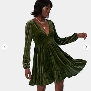 Halara Everyday Deep V Dress - Medium